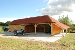 Despite being almost 17 metres in length this SuperSize building (frame SS-C8) blends well into the surrounding countryside and offers a huge flexible covered space.